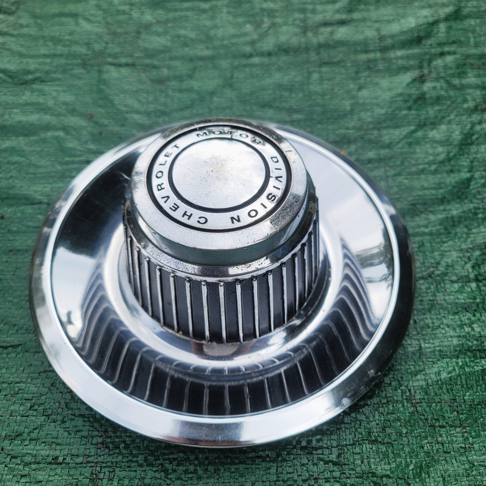 1) Vintage GM 3925805 Chevy Rally Wheel Center Cap Camaro Corvette Nova (READ) 1) Vintage GM 3925805 Chevy Rally Wheel Center Cap Camaro Corvette Nova (READ)