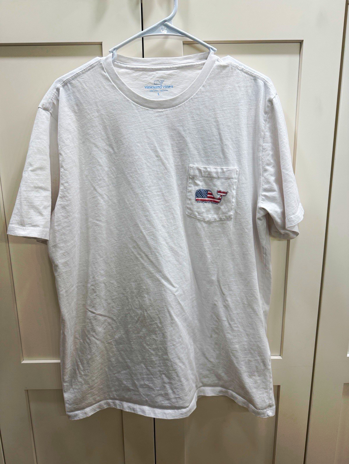 Vineyard Vines Men\'s White Pocket Tee USA Flag Whale Graphic Crew Neck L