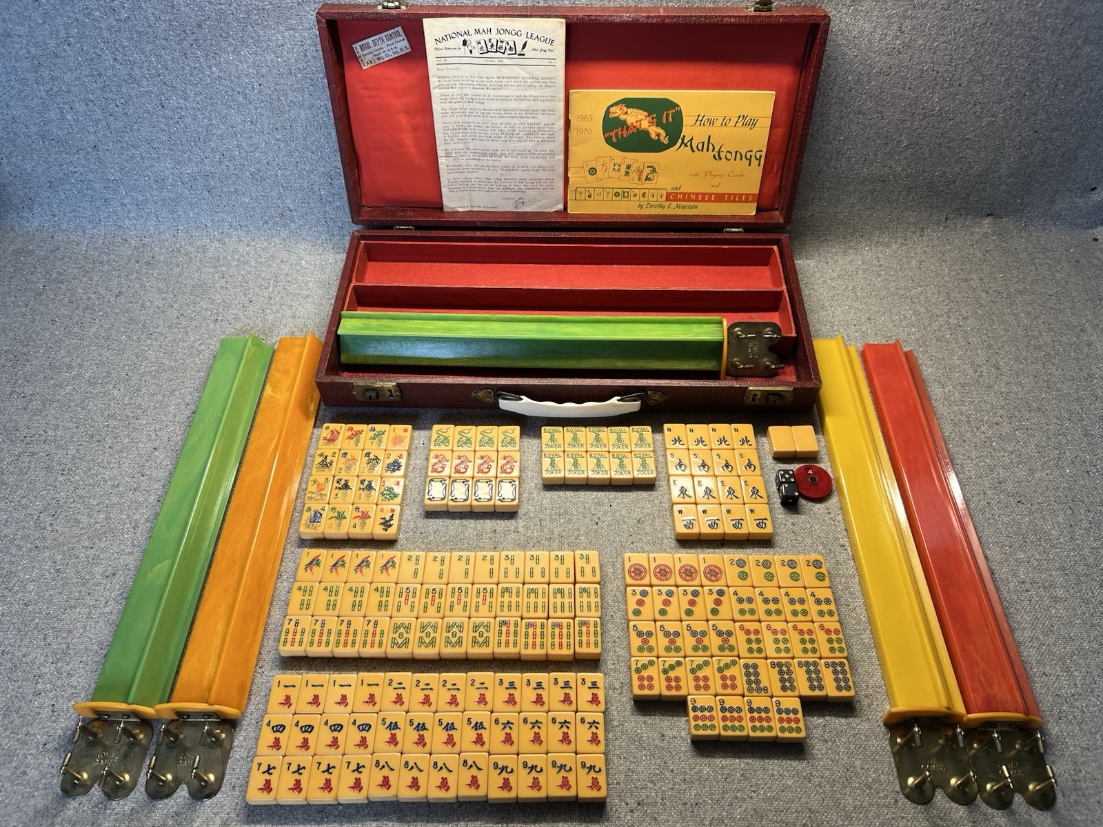 Vintage Royal Depth Control Mahjong Set 164 Tiles 10 Big Jokers Catalin Case