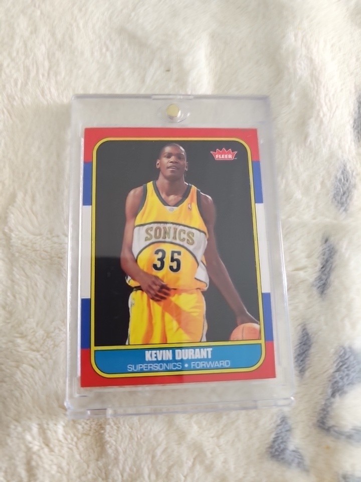 Future HOF 2007-08 Fleer - 1986-87 Retro Rookies Kevin Durant #86R-143 (RC) 