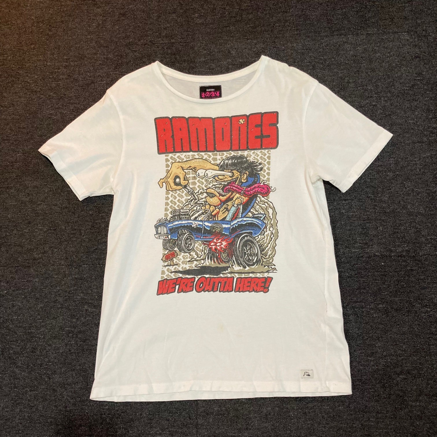 Vintage 2012 Quiksilver Ramones 1-2-3-4 Punk Rock Surf Skate T-Shirt M
