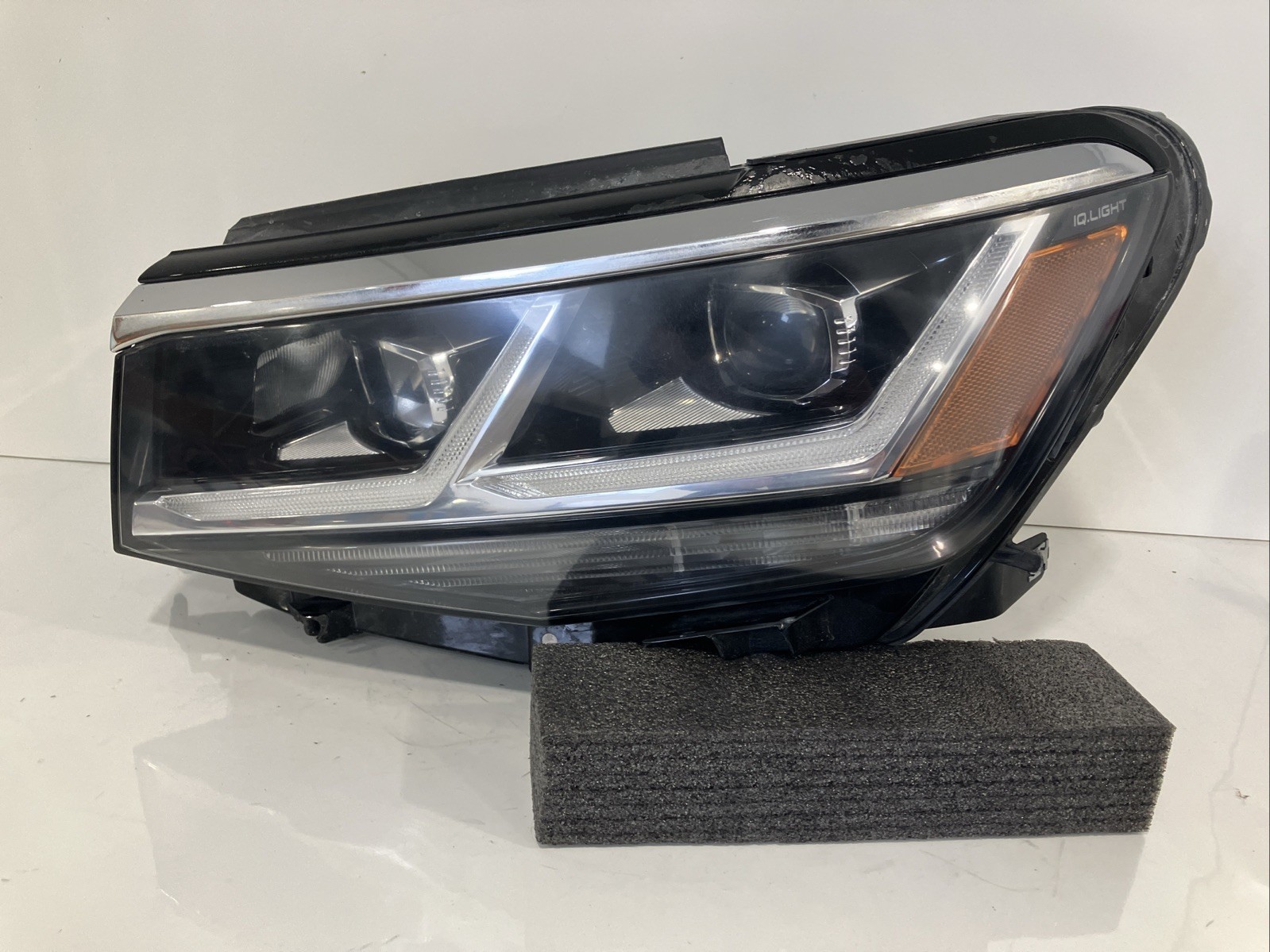 2020 - 2023 Volkswagen Atlas Cross Driver LH LED w/ Cornering Headlight OEM 3093