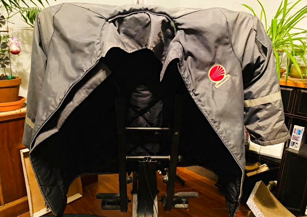 Vintage 1988 Continental Airlines Work Jacket S Lion Uniform Quilted Ramp Coat Vintage 1988 Continental Airlines Work Jacket S Lion Uniform Quilted Ramp Coat