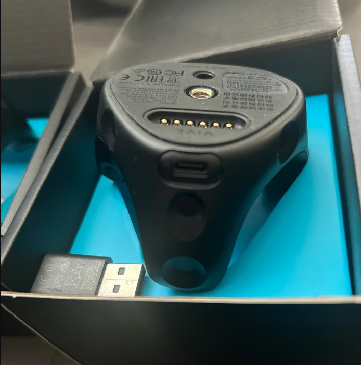 HTC Vive 3.0 Tracker - Black - Used like 1-2 times basically new