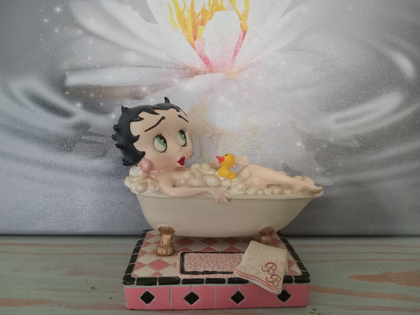 BETTY BOOP FIGURINE  \