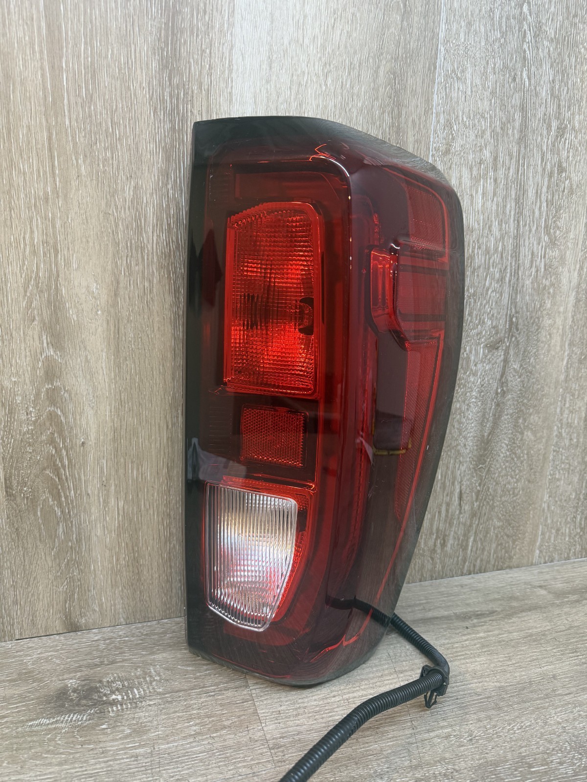 2019-2026 GMC SIERRA 1500 TAIL LIGHT REAR LAMP RIGHT PASSENGER OEM NEW 86291948