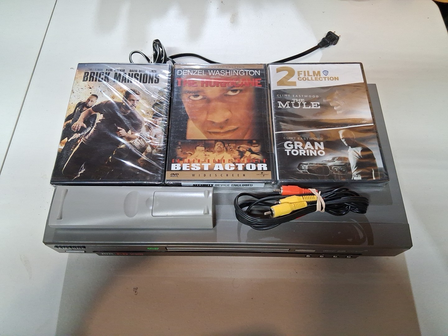 Samsung Dvd/cd/mp3 Player Dvd-s221 With Remote Fully Functional Comes With 3 Dvd Samsung Dvd/cd/mp3 Player Dvd-s221 With Remote Fully Functional Comes With 3 Dvd