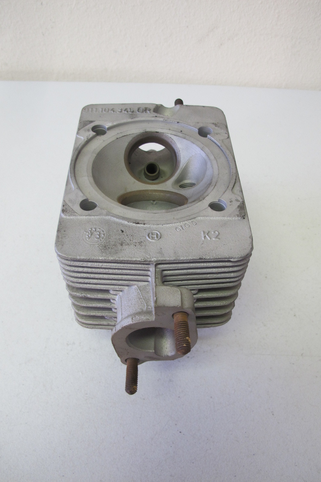 Porsche 911 2.7 Cylinder Head 911.104.345.0R Date 10/1973 (#31A)