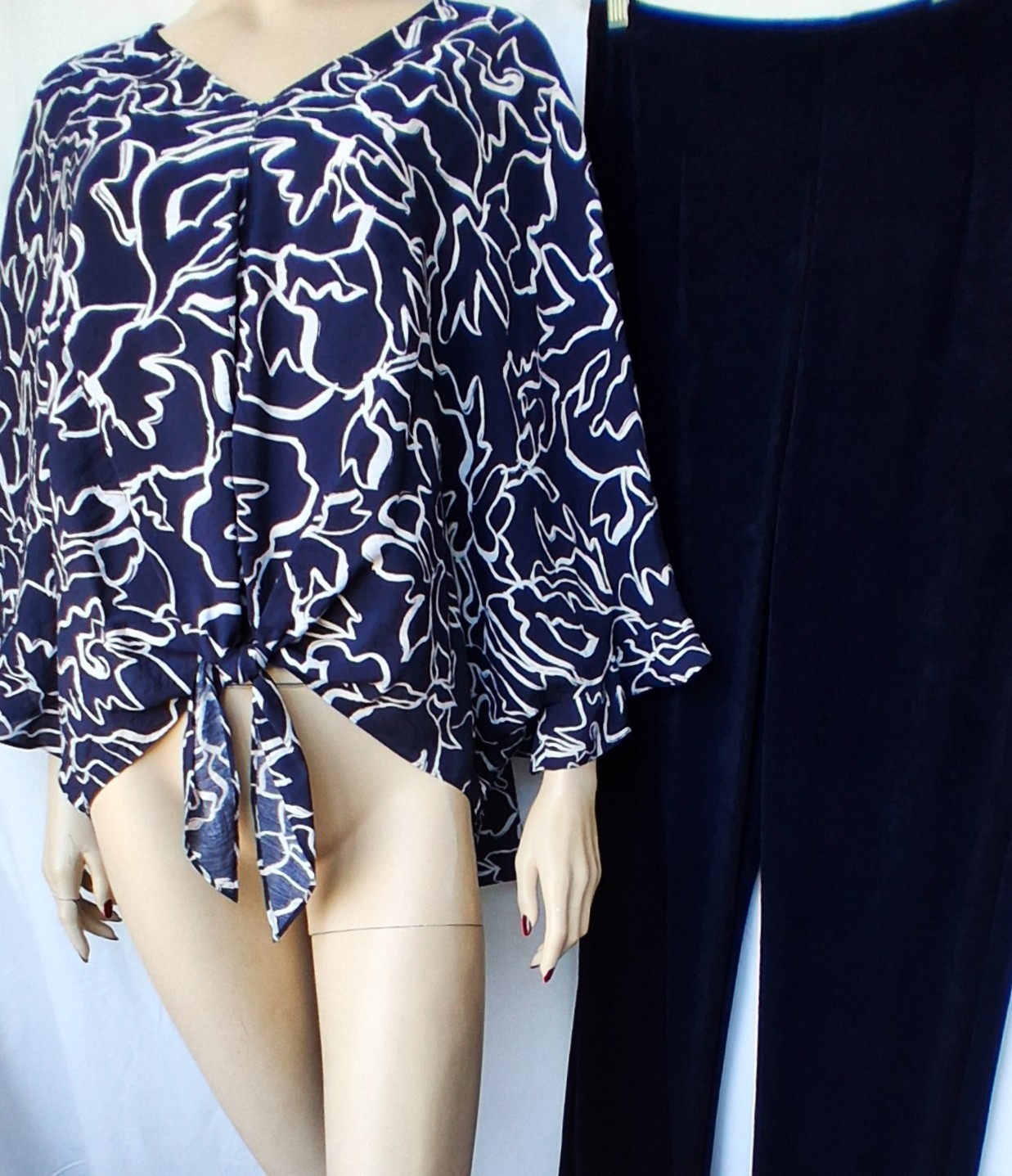 NWT Chicos 2pc Set 3R XL Tie Front HiLo Top Passprt Blue Travelers 2R XL Pants