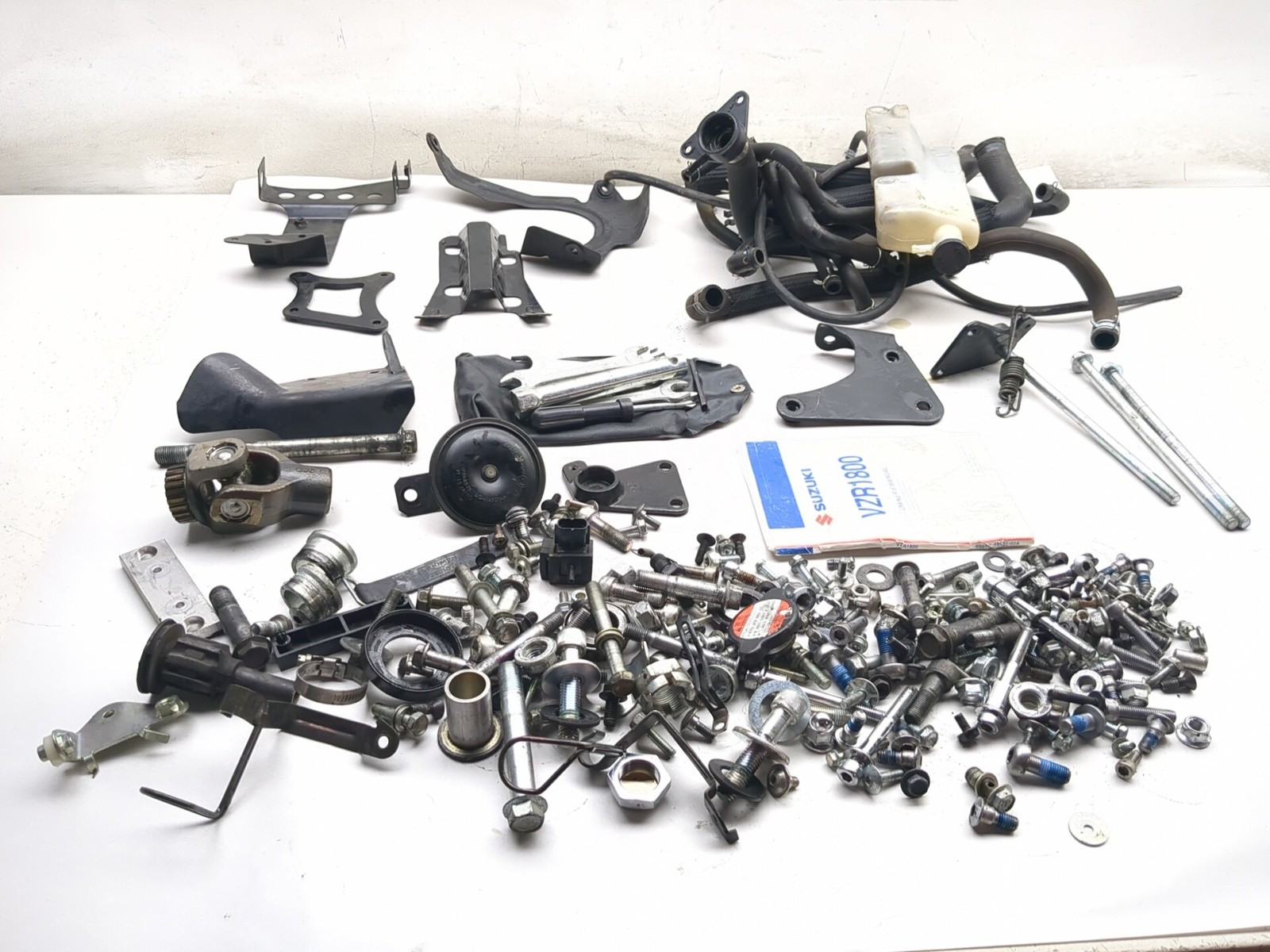 06-25 Suzuki VZR1800 M109R Boulevard Chassis Bolt Screw Bracket Hose Tank Set
