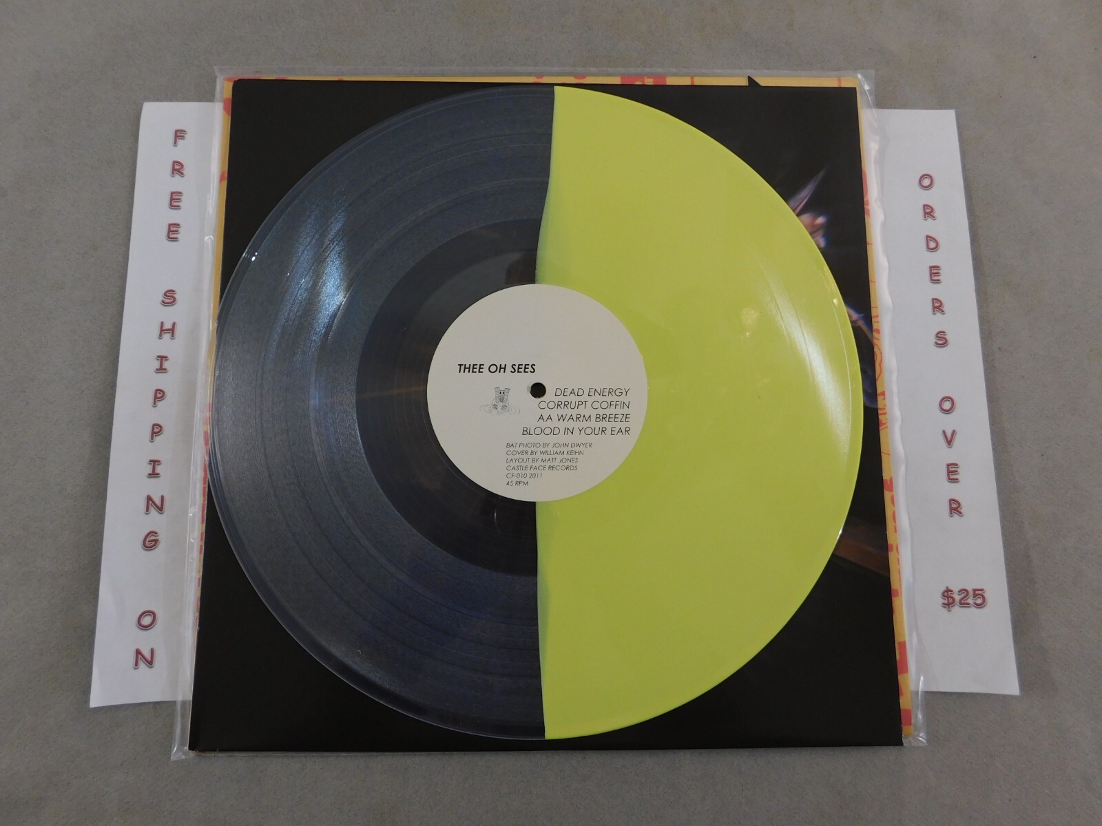 (NEW) THEE OH SEES / TOTAL CONTROL 2011 TOUR SPLIT COLORED VINYL LP CF-010 (NEW) THEE OH SEES / TOTAL CONTROL 2011 TOUR SPLIT COLORED VINYL LP CF-010