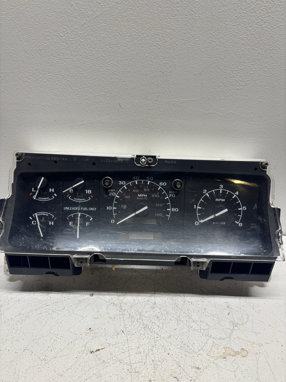 1992-1993 Ford F-150 F-250 F-350 Bronco Instrument Cluster w Tach Gas RED 144k