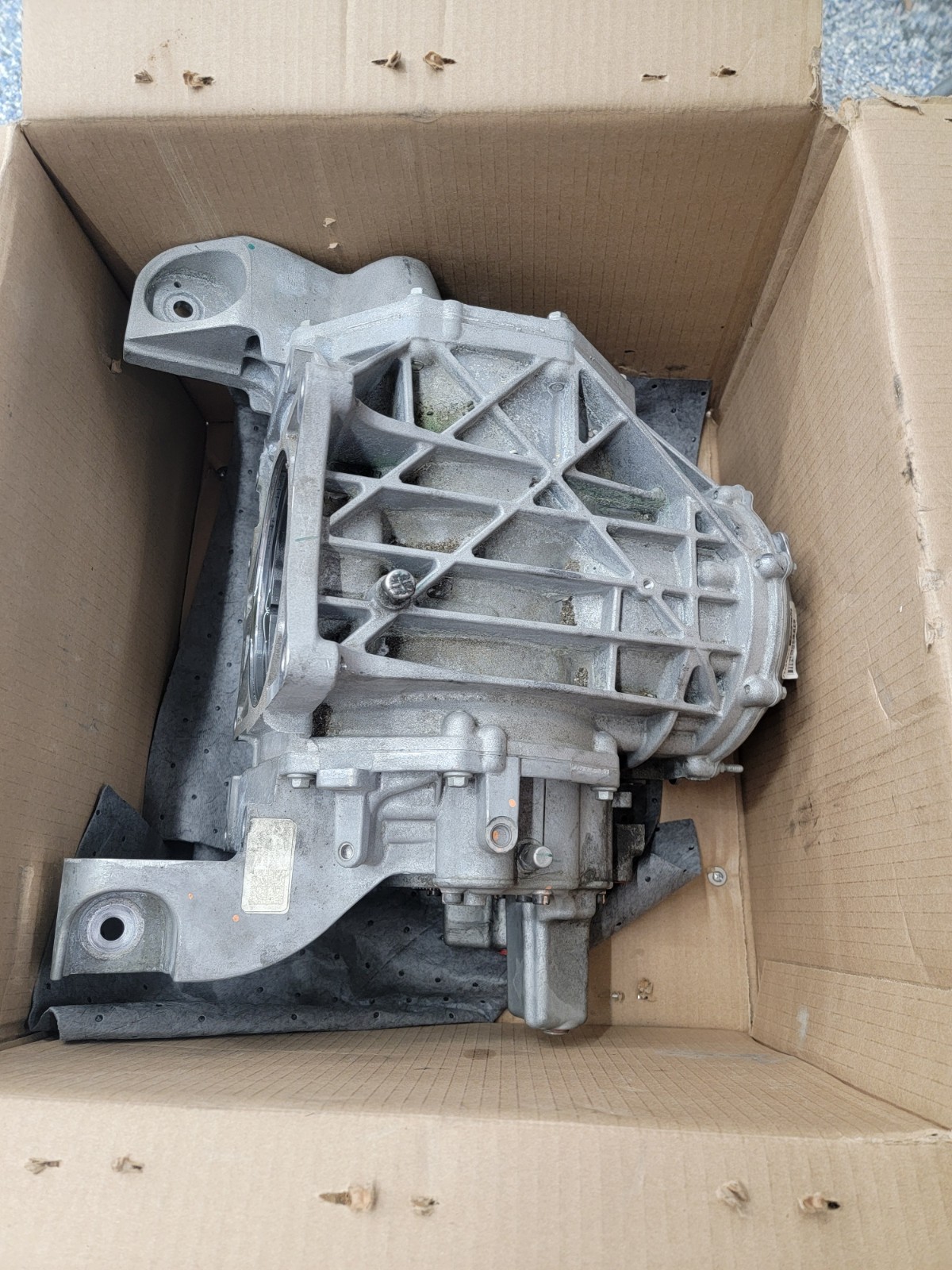 15-19 CHEVROLET CORVETTE Z06 C7 AUTO TRANS REAR DIFFERENTIAL 10K MILES OEM 15-19 CHEVROLET CORVETTE Z06 C7 AUTO TRANS REAR DIFFERENTIAL 10K MILES OEM