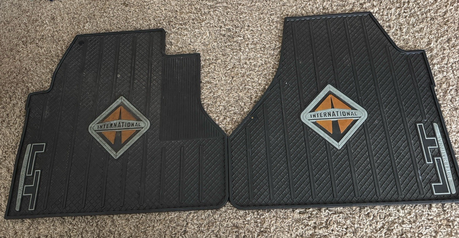 International Trucks LT Rubber Floor Mats