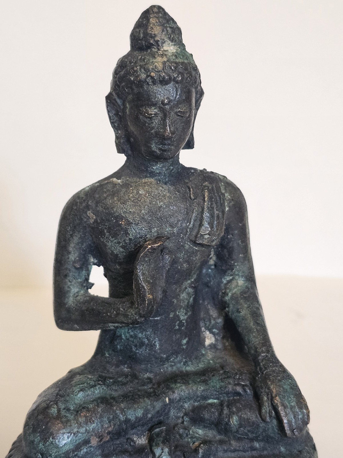 (Mp49) Antique Bronze Khmer Buddha Statue. Early 1900s. 5 Inches Tall. (Mp49) Antique Bronze Khmer Buddha Statue. Early 1900s. 5 Inches Tall.