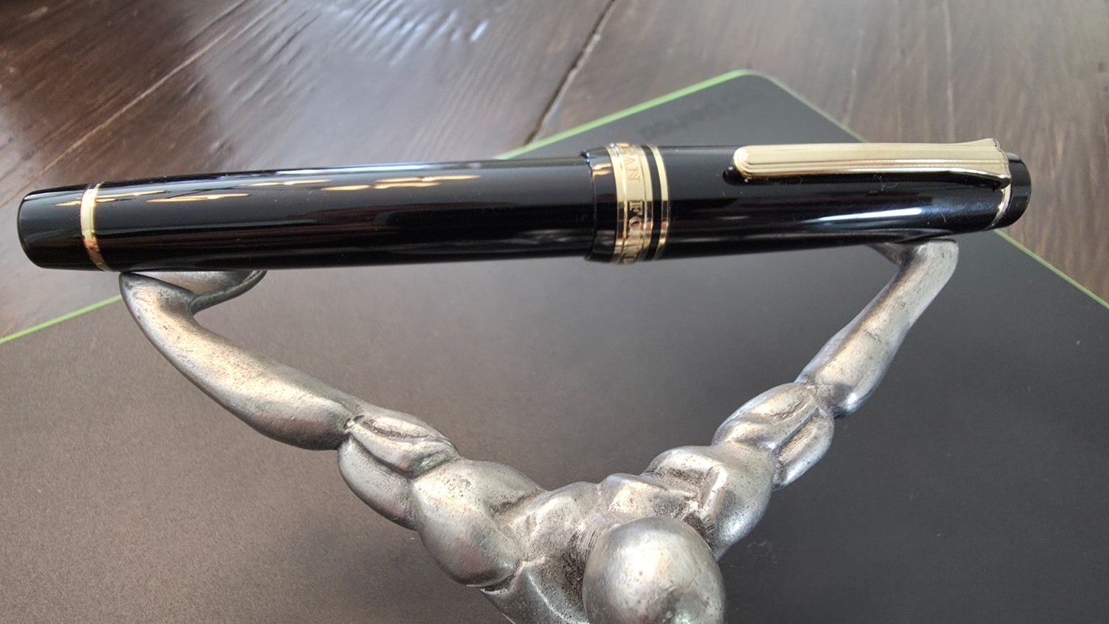 Sailor Pro Gear 21k gold two-toned M nib Fountain Pen, PreUsed