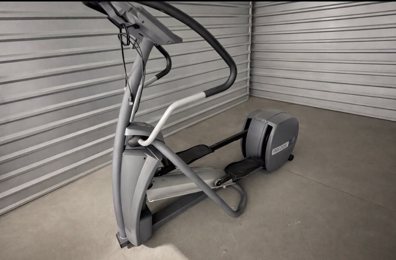 Precor EFX Electric Elliptical LED-Display Black & Gray Commercial Gym Machine