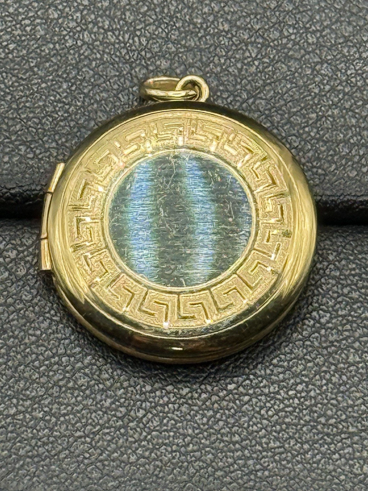 Vintage 23MM 14KT Gold Filled Round Locket Pendant J7