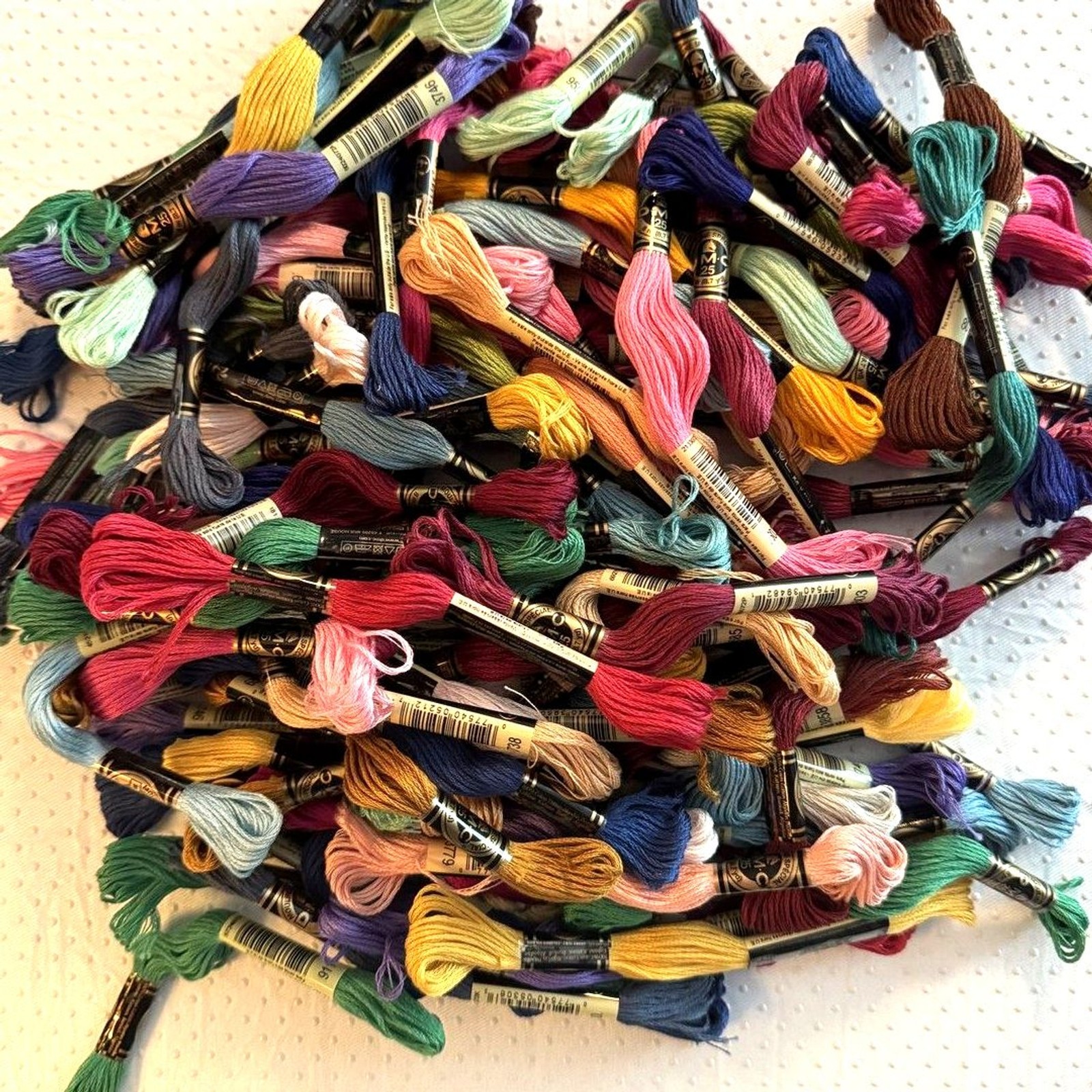 100 Skeins DMC 6-Strand Embroidery Cotton Floss Lot 100 B