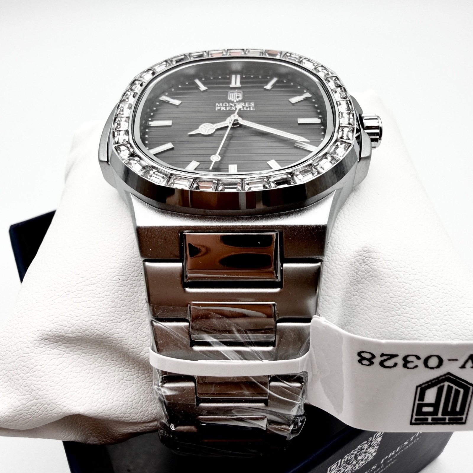 NEW MONTRES PRESTIGE x INVICTA Men\'s Nautilus Baguette Stainless Steel Watch NEW MONTRES PRESTIGE x INVICTA Men\'s Nautilus Baguette Stainless Steel Watch