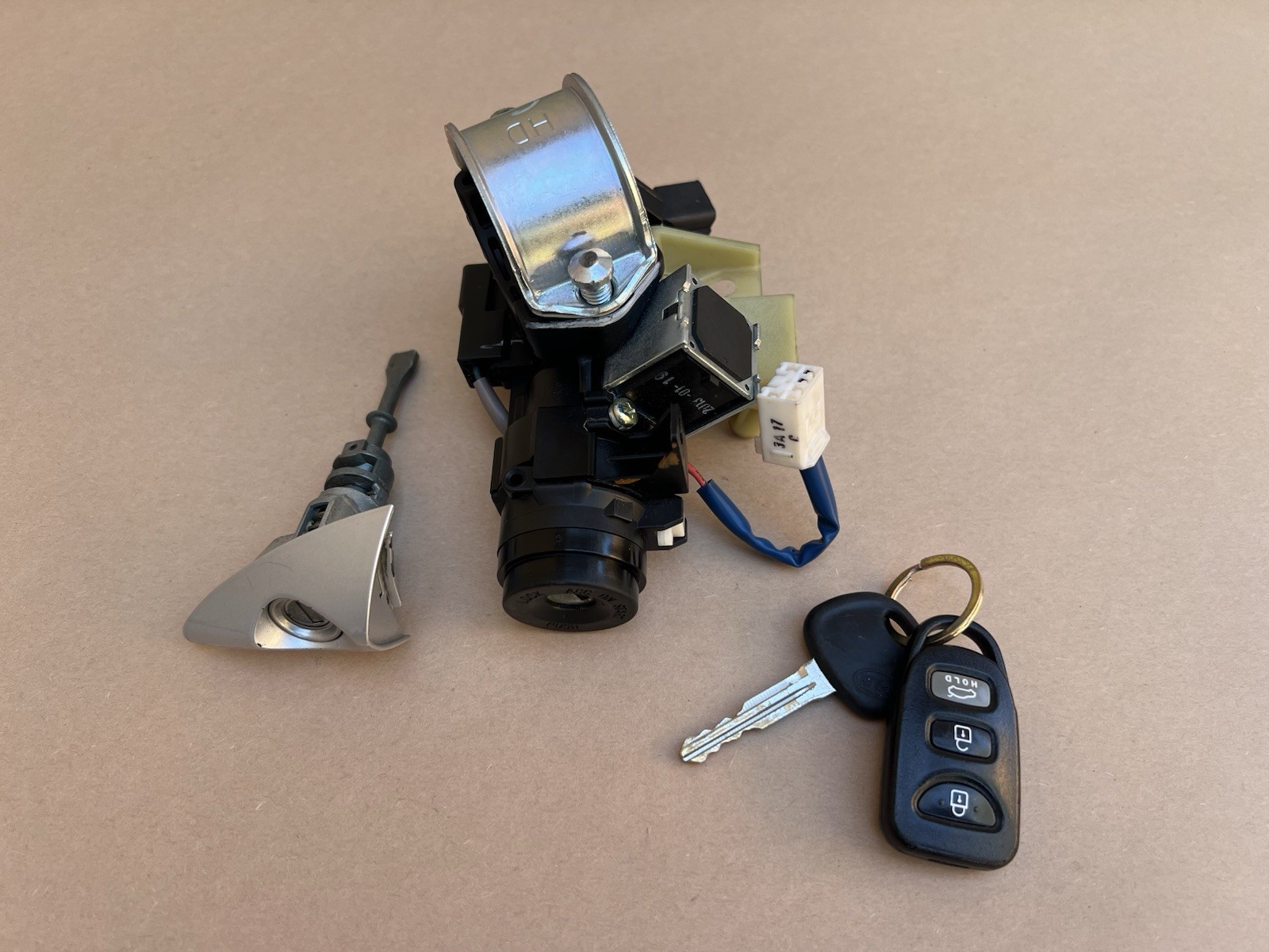 2011-2016 HYUNDAI ELANTRA Ignition Switch Cylinder Door Lock With KEY OEM