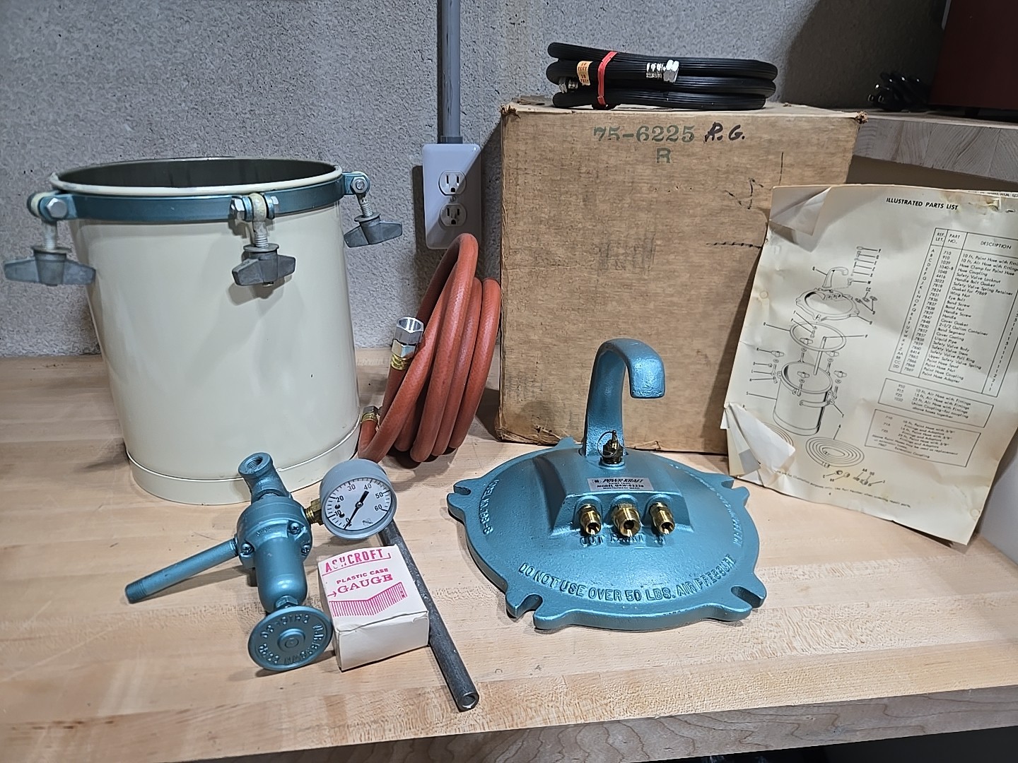 Vintage Wards Powr-Kraft Pressure Paint Tank Spray Pot Hoses Gauge NOS QBW-6223B
