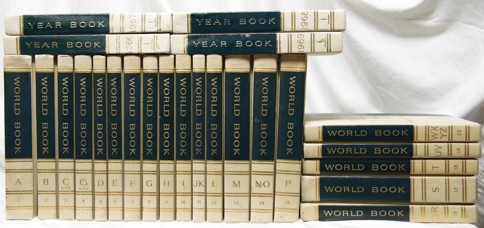 vintage 1965 world books (full set of 20) and 4 year books 1966, 67, 68 and 69 vintage 1965 world books (full set of 20) and 4 year books 1966, 67, 68 and 69