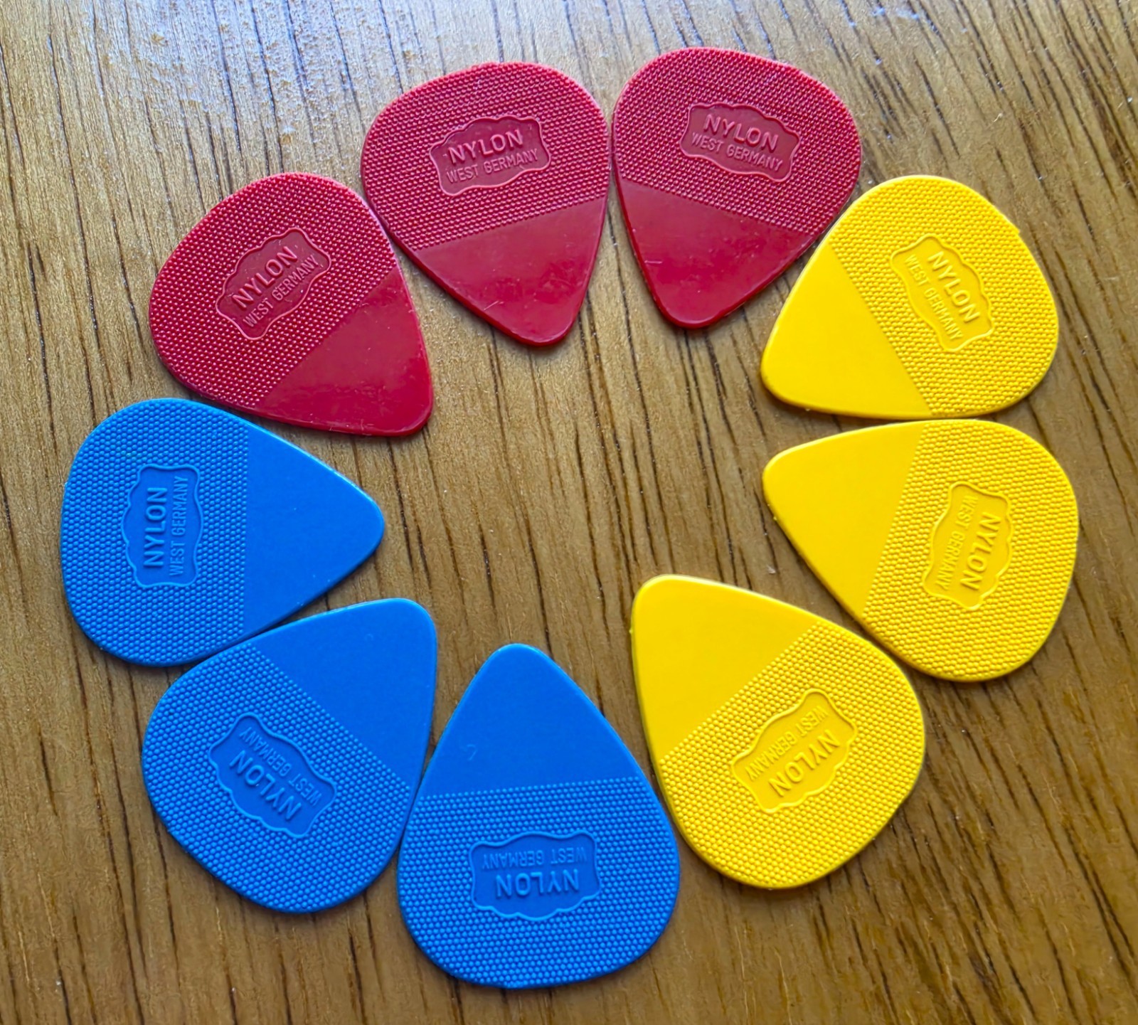 Herdim guitar picks Blue,Red,Yeiiow 9 - picks Herdim guitar picks Blue,Red,Yeiiow 9 - picks