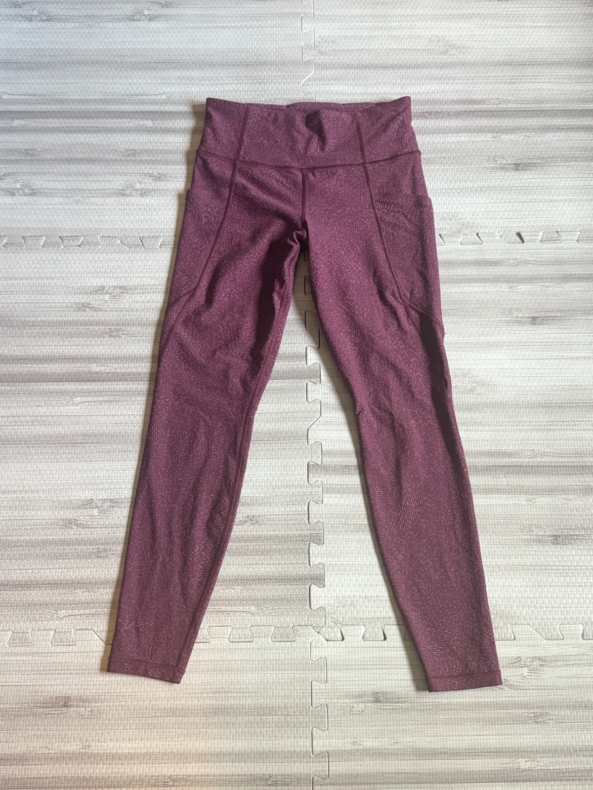 Athleta Womens Burgundy Salutation Stash Pocket Rainwater Tight Leggings - Small