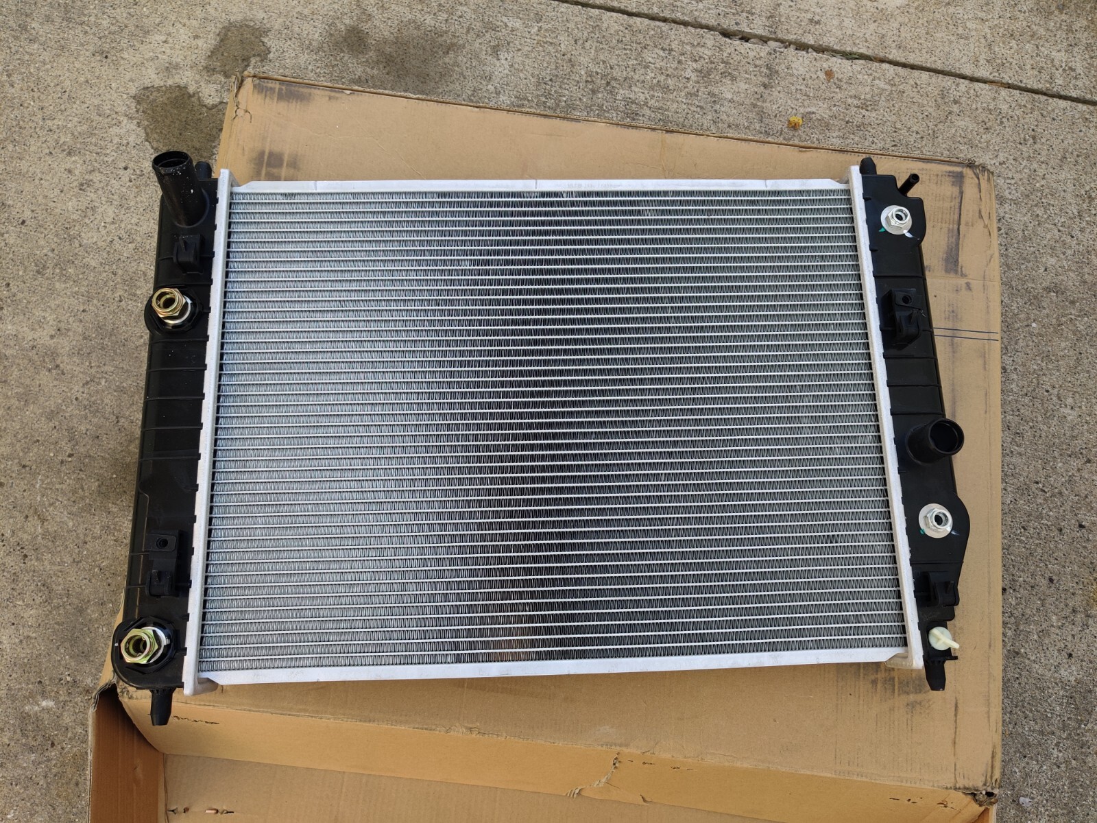 2005 2006 2007 Chevrolet Corvette Z51 ONLY Manual Transmission Radiator 2005 2006 2007 Chevrolet Corvette Z51 ONLY Manual Transmission Radiator