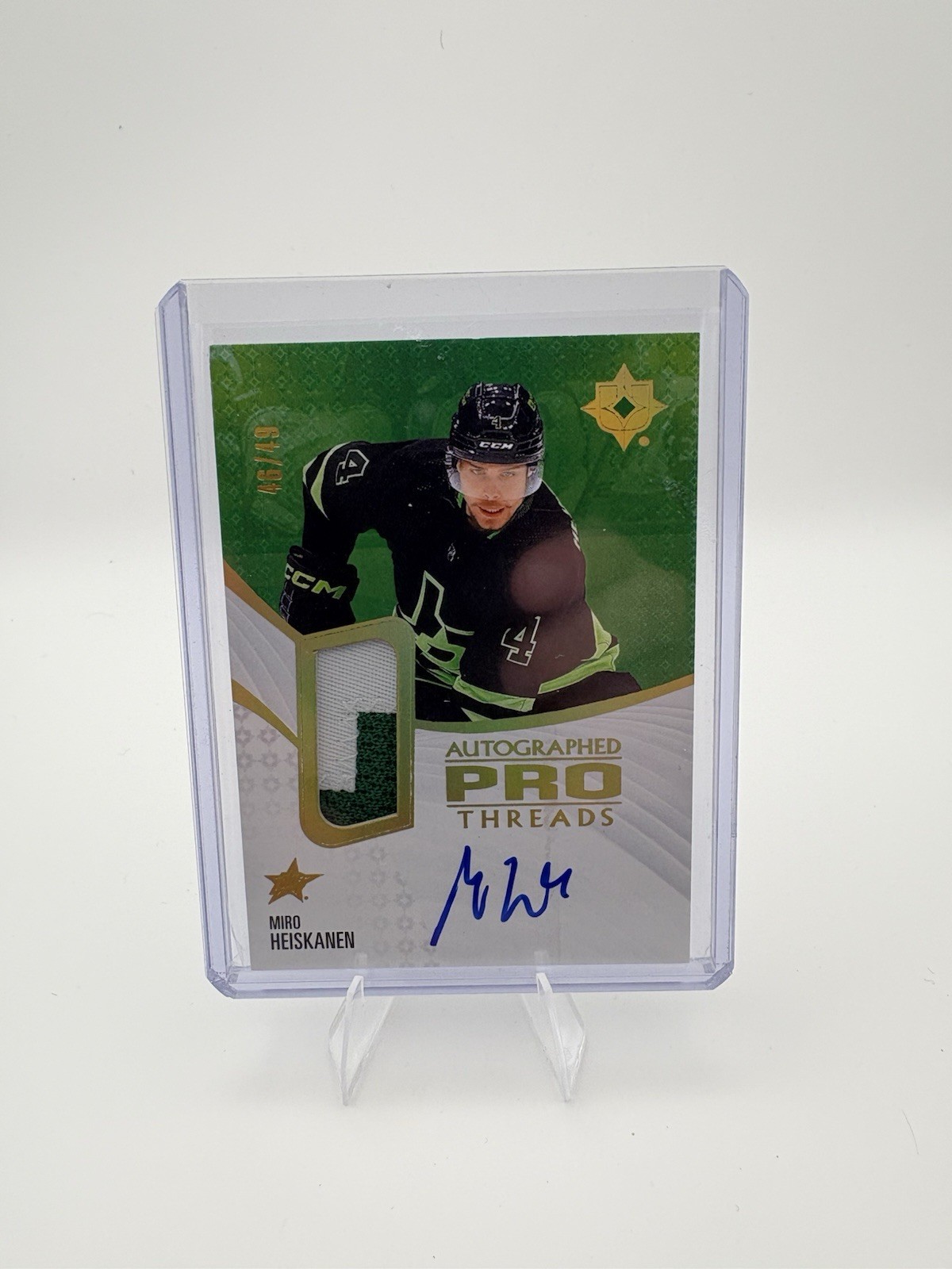 2023-24 Ultimate Collection Miro Heiskanen #PT-MH Stars Pro Threads Auto SN# /49 2023-24 Ultimate Collection Miro Heiskanen #PT-MH Stars Pro Threads Auto SN# /49