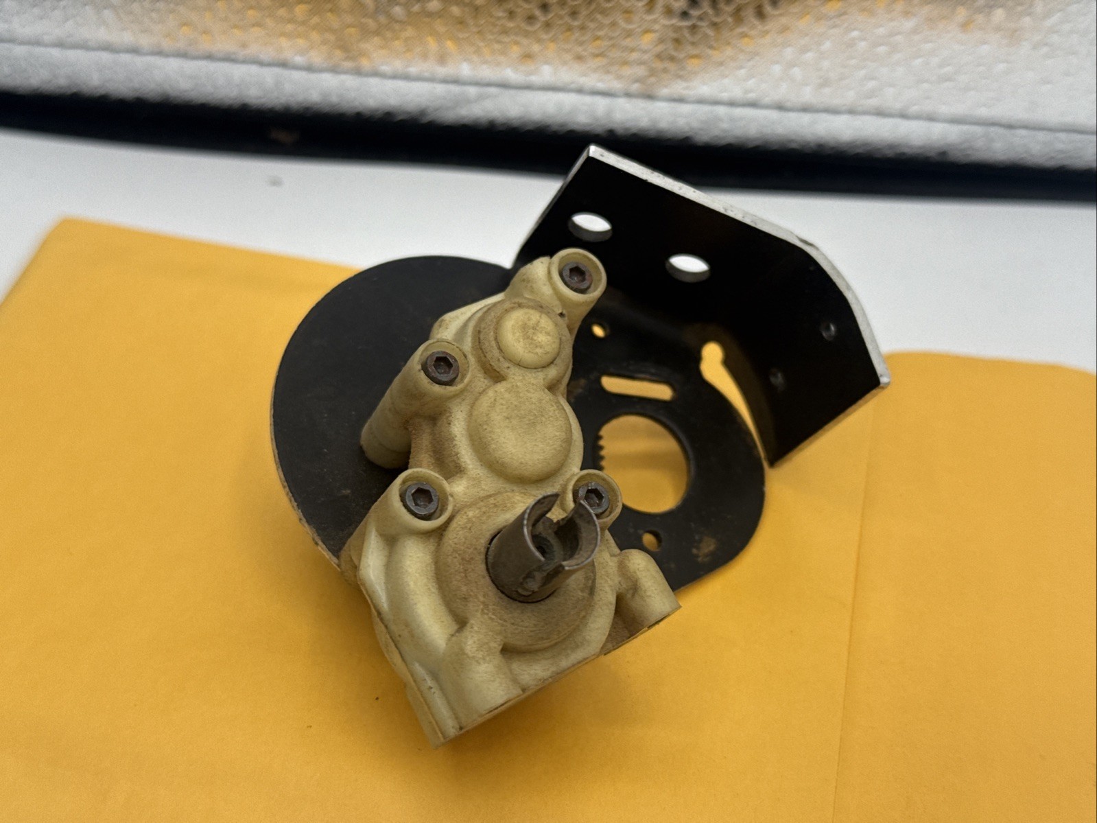 Vintage Team Associated RC10 Team RC10T Stealth Transmission and Motor Plate