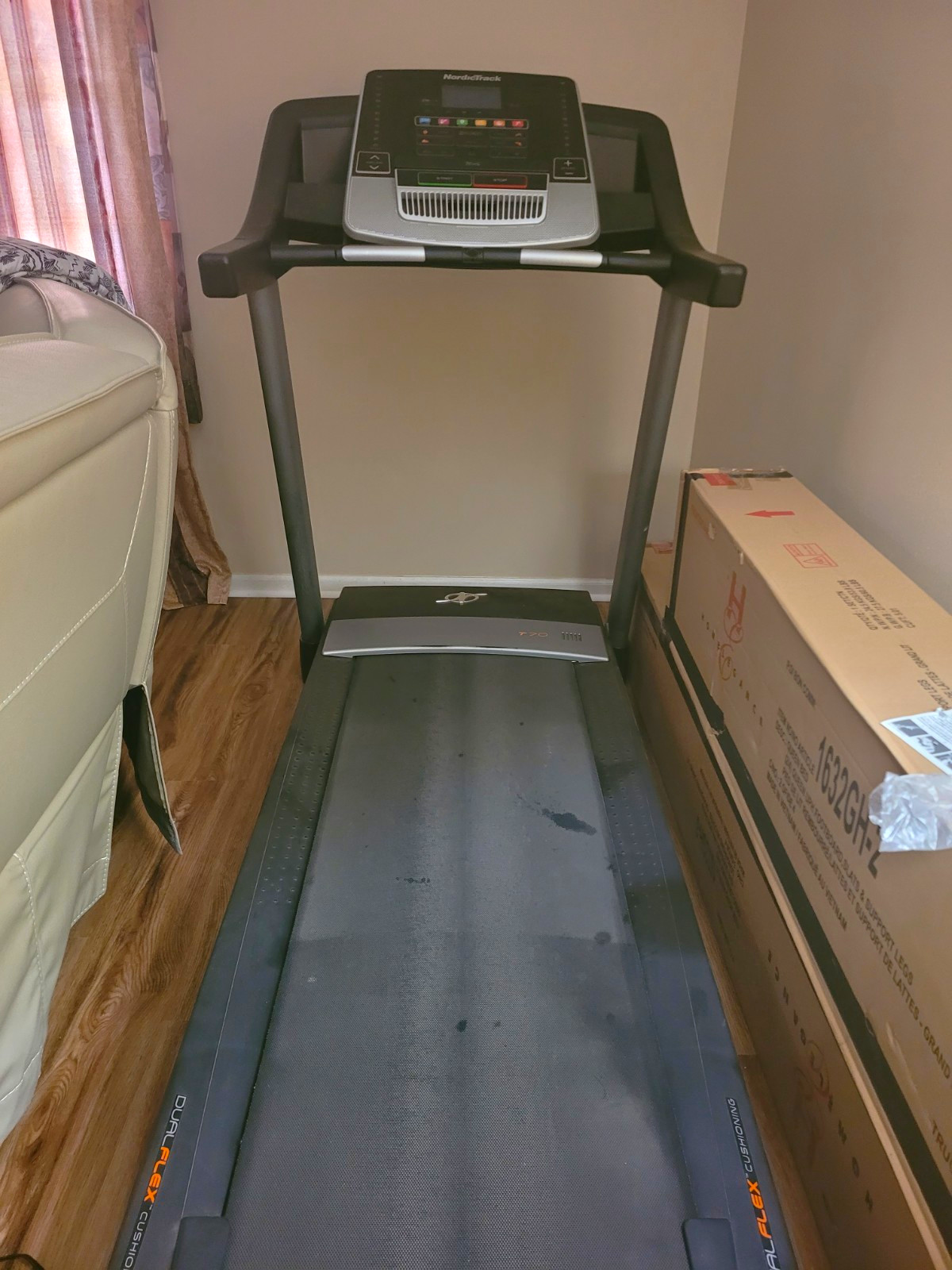 NordicTrack T 7.0 Electric Treadmill 24 Programs 12 mph Incline Black/Gray