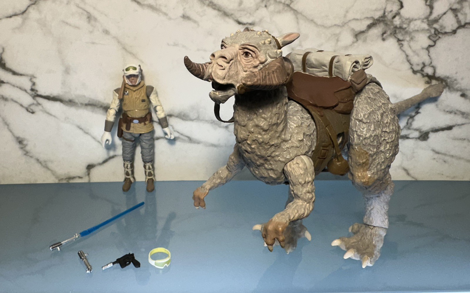 Star Wars The Vintage Collection Luke Skywalkers  Tauntaun & Luke Hoth Hasbro