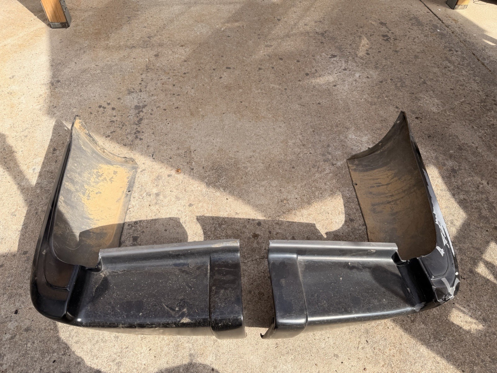 1995 - 1997 Toyota Land Cruiser 80 Series Rear Bumper Caps Left And Right OEM