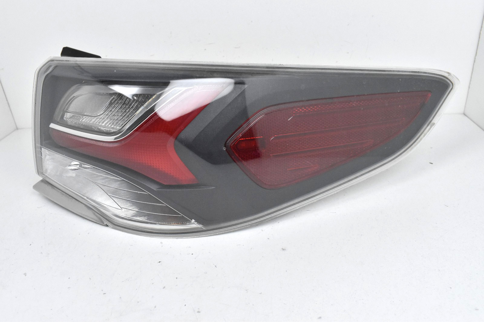 2018 2019 Hyundai Sonata HYBRID Outer Passenger Right Tail Light LED Chrome OEM