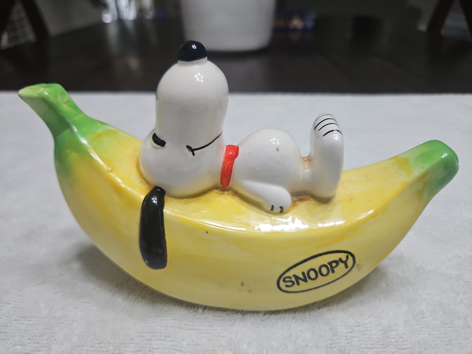 Vintage Snoopy Peanuts Ceramic Coin piggy Bank Yellow Banana 59