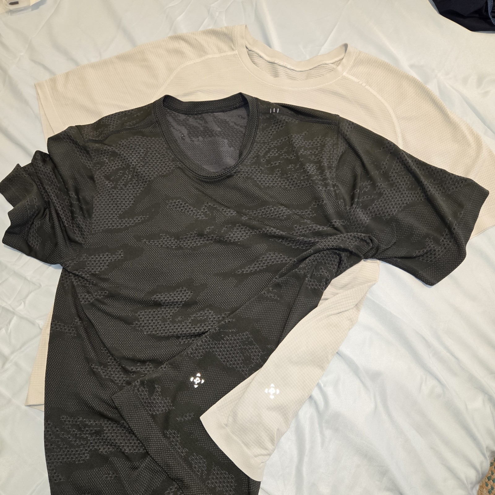 2 pack Lululemon Metal Vent T Shirts Tech San Fran Black Camo Ivory Men’s Medium 2 pack Lululemon Metal Vent T Shirts Tech San Fran Black Camo Ivory Men’s Medium