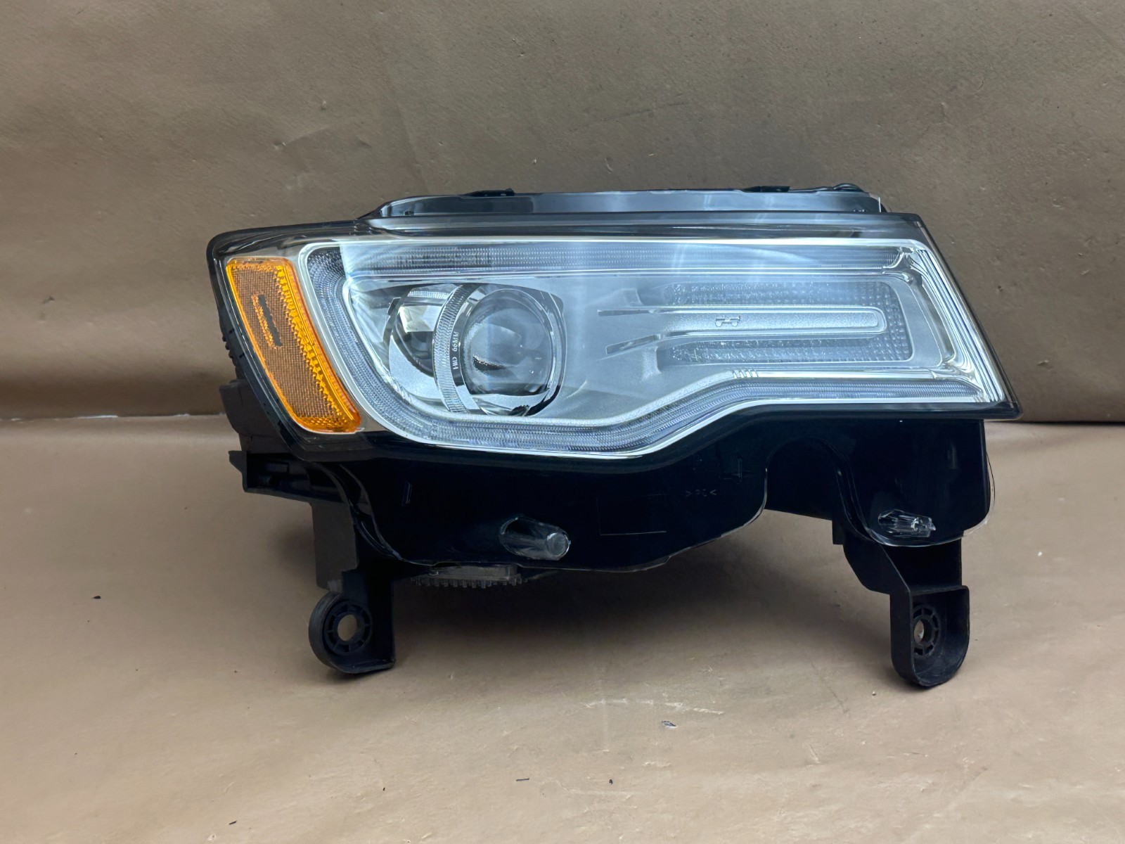Mint 2014-2016 JEEP GRAND CHEROKEE RIGHT HEADLIGHT HID XENON NON-AFS CHROME OEM