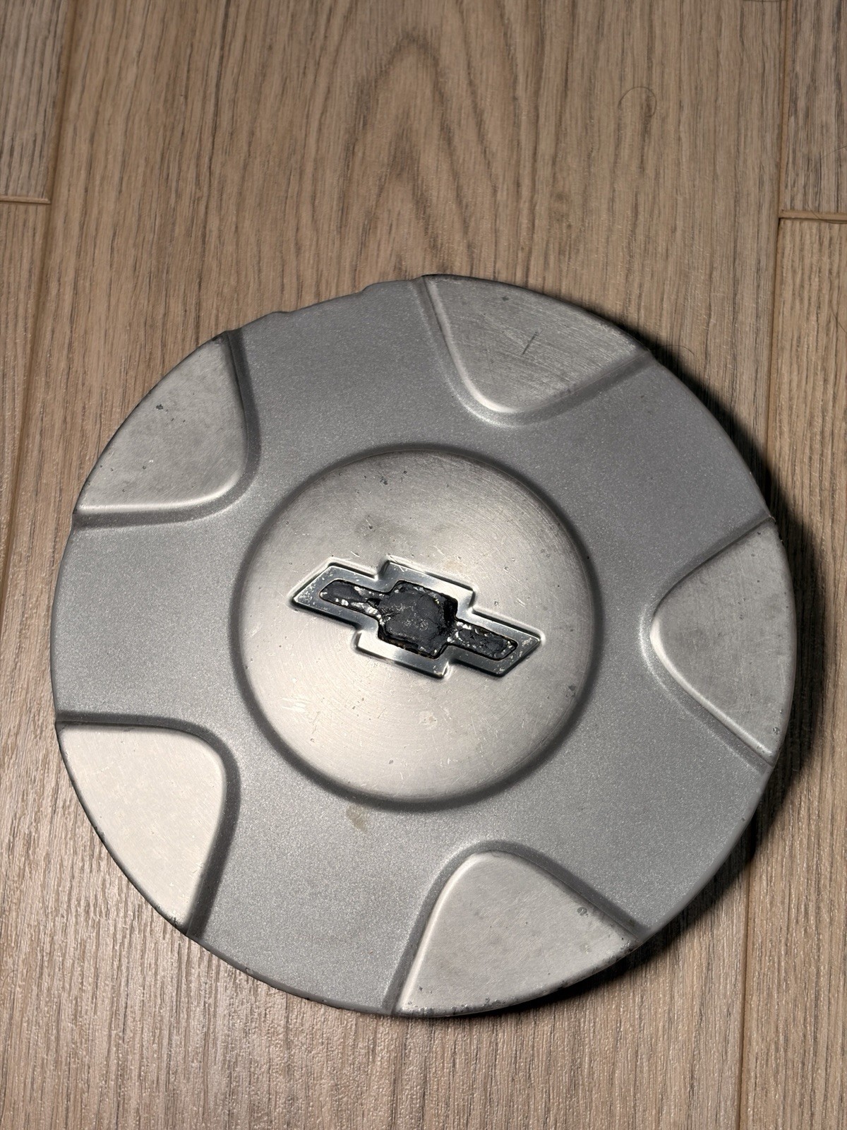 02-03 Chevrolet Trailblazer wheel center hub cap aluminum sparkle silver 9593383
