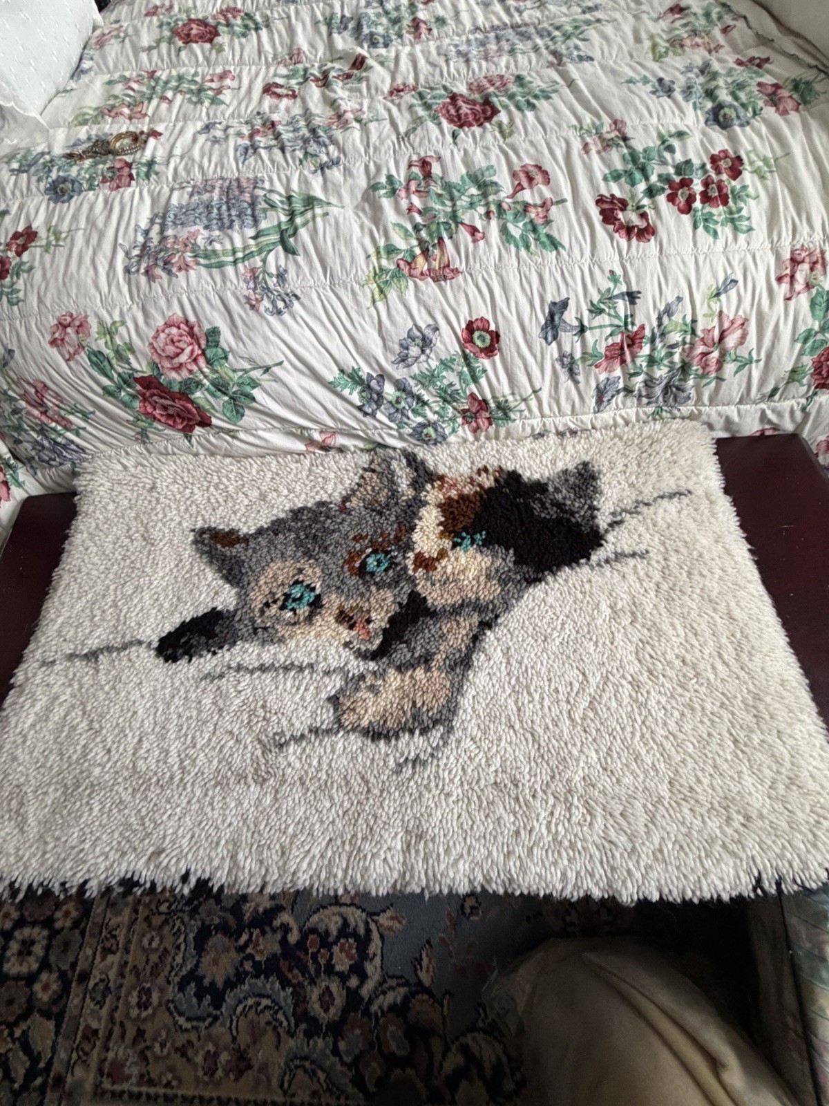 Vintage handmade wool Rug Or Wall Hanging two kittens design 33” Wide 24”Long Vintage handmade wool Rug Or Wall Hanging two kittens design 33” Wide 24”Long