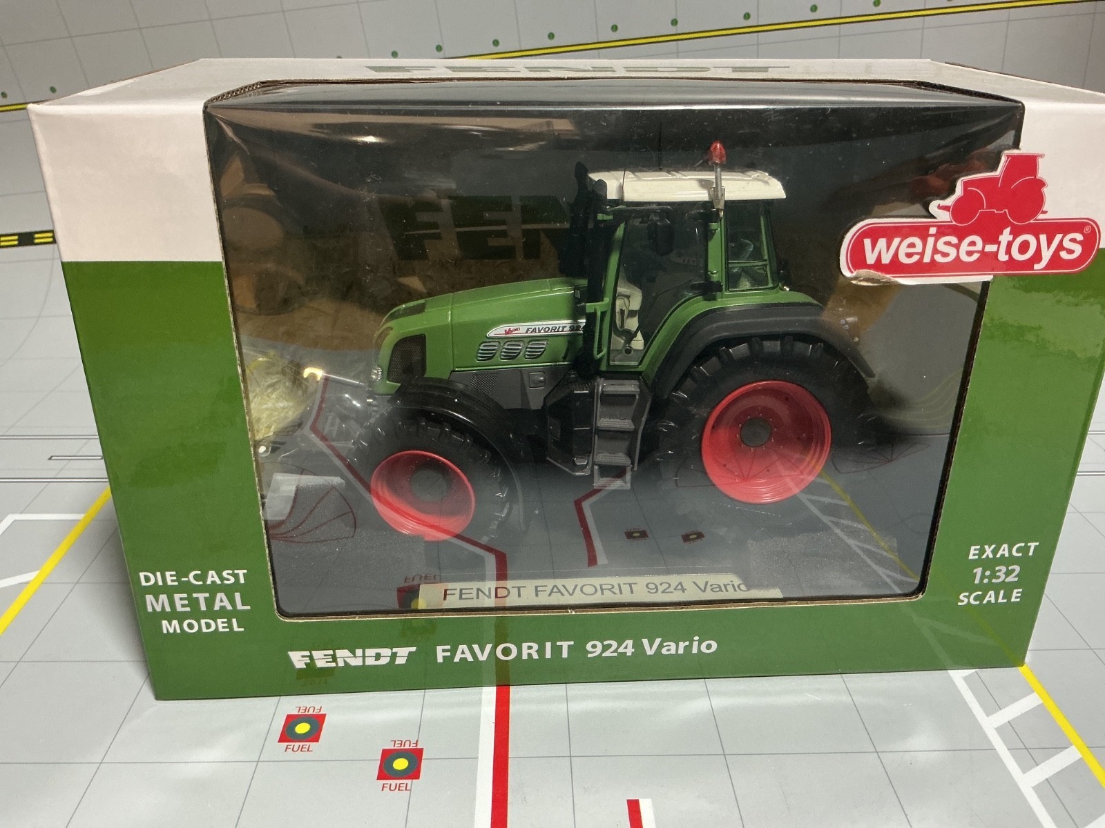 1/32 WEISE TOYS AGCO FENDT FAVORIT 924 VARIO { DISPLAYED} 1/32 WEISE TOYS AGCO FENDT FAVORIT 924 VARIO { DISPLAYED}