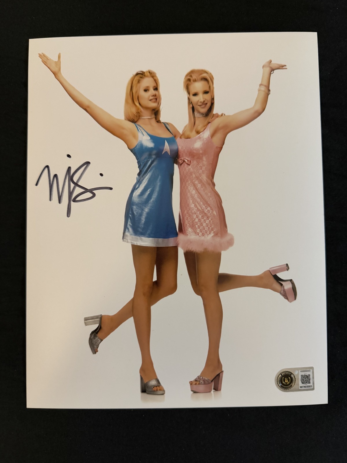 Mira Sorvino signed Romy and Michele 8X10 photo W/ Beckett Witnessed COA Mira Sorvino signed Romy and Michele 8X10 photo W/ Beckett Witnessed COA