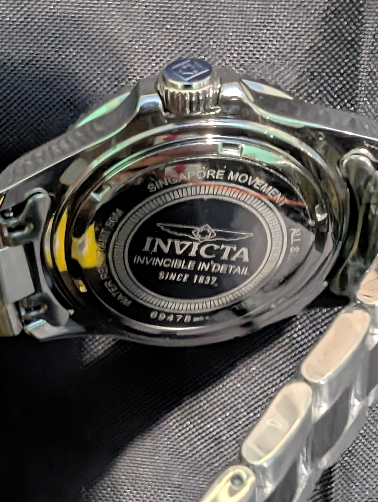 Invicta Men\'s Analog Quartz Watch 50m Water Resistant Blue Dial SS Box