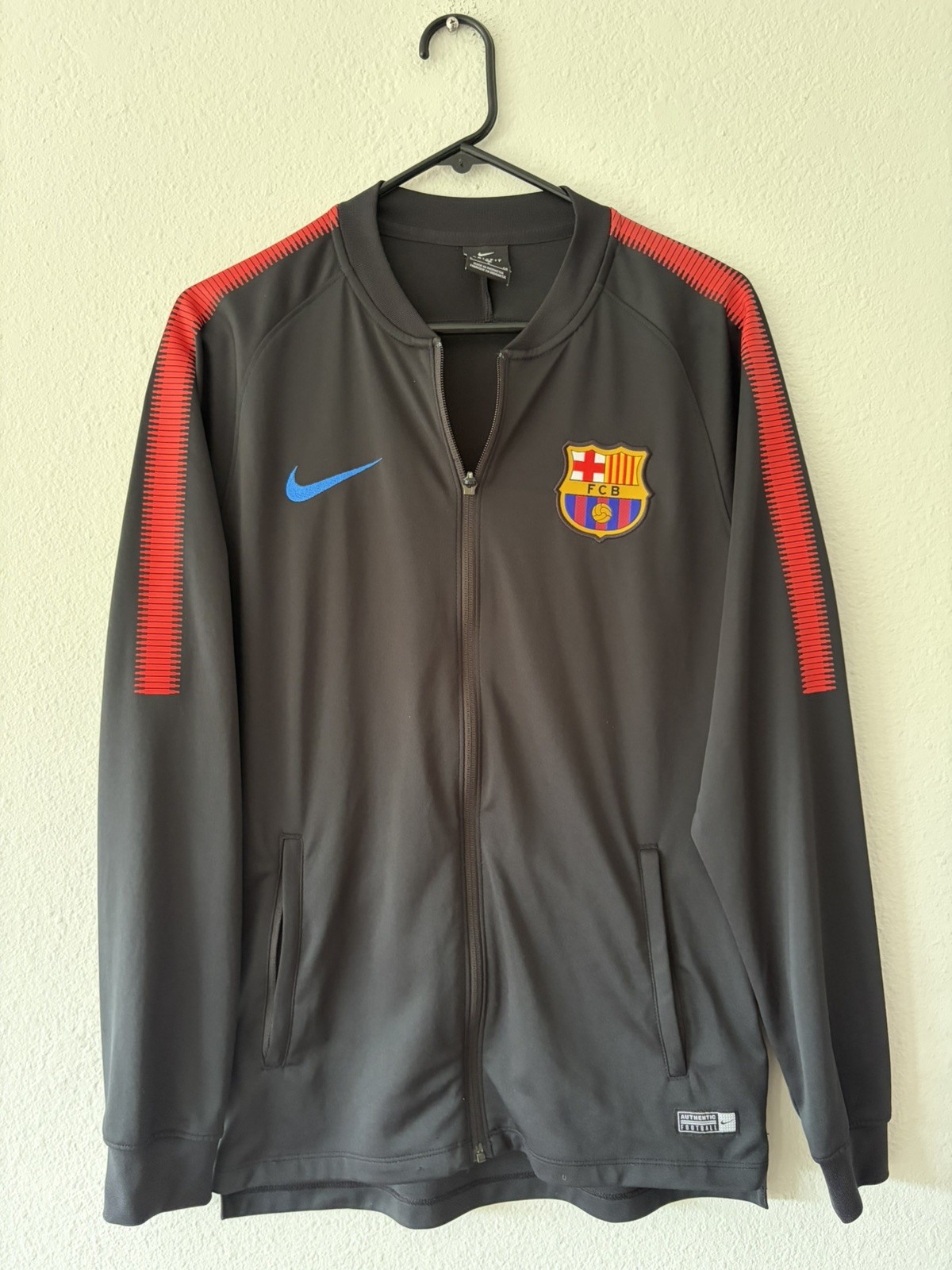 BARCELONA 2017 2018 FOOTBALL SOCCER SQUAD TRACK JACKET NIKE  sz S MEN