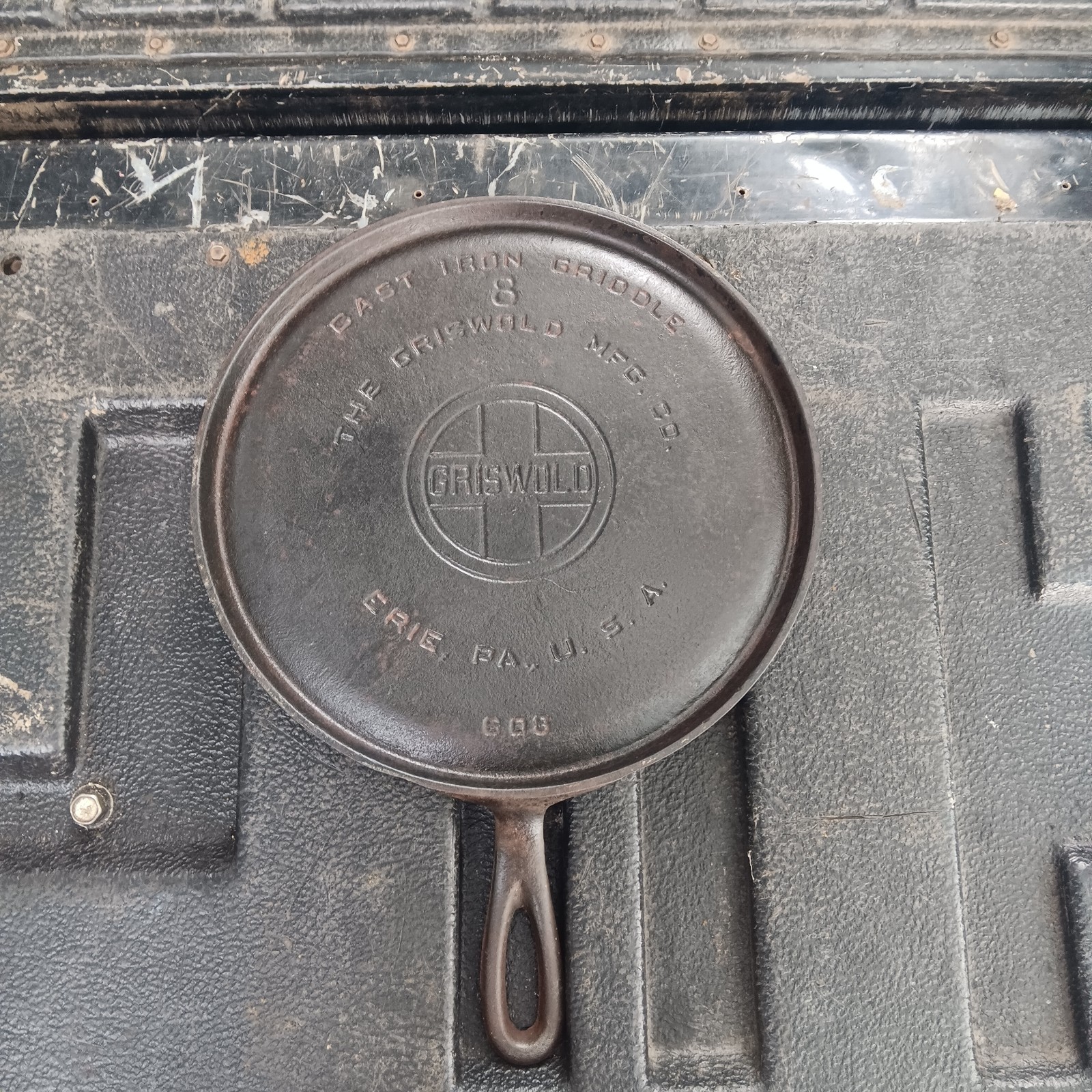 Griswold Cast Iron Large Logo Griddle #8 [608] Erie PA