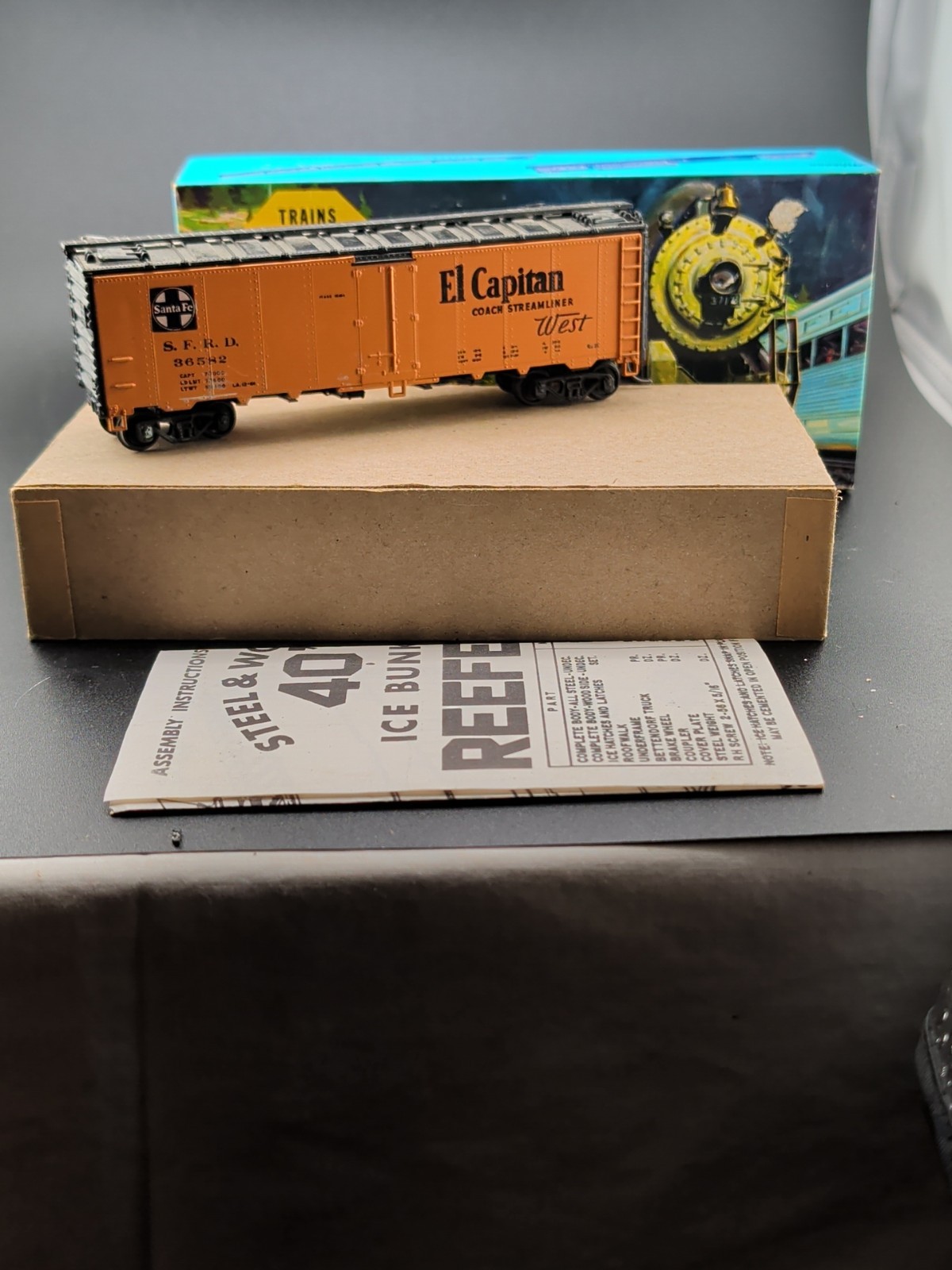 Athearn HO Scale Santa Fe SFRD El Capitan 50\' Single Door Box Car Kit #36582 Athearn HO Scale Santa Fe SFRD El Capitan 50\' Single Door Box Car Kit #36582