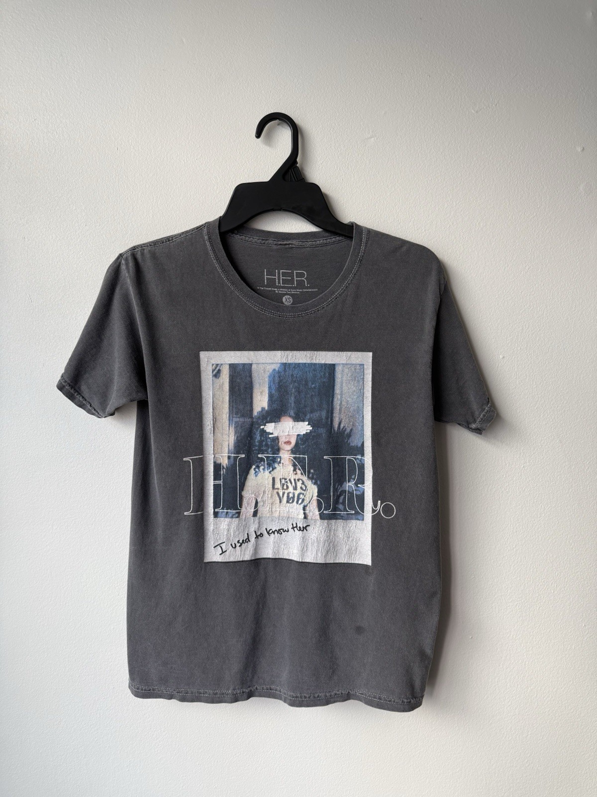 H.E.R. I Used to Know HER Polaroid Graphic T Shirt Gray XS Official