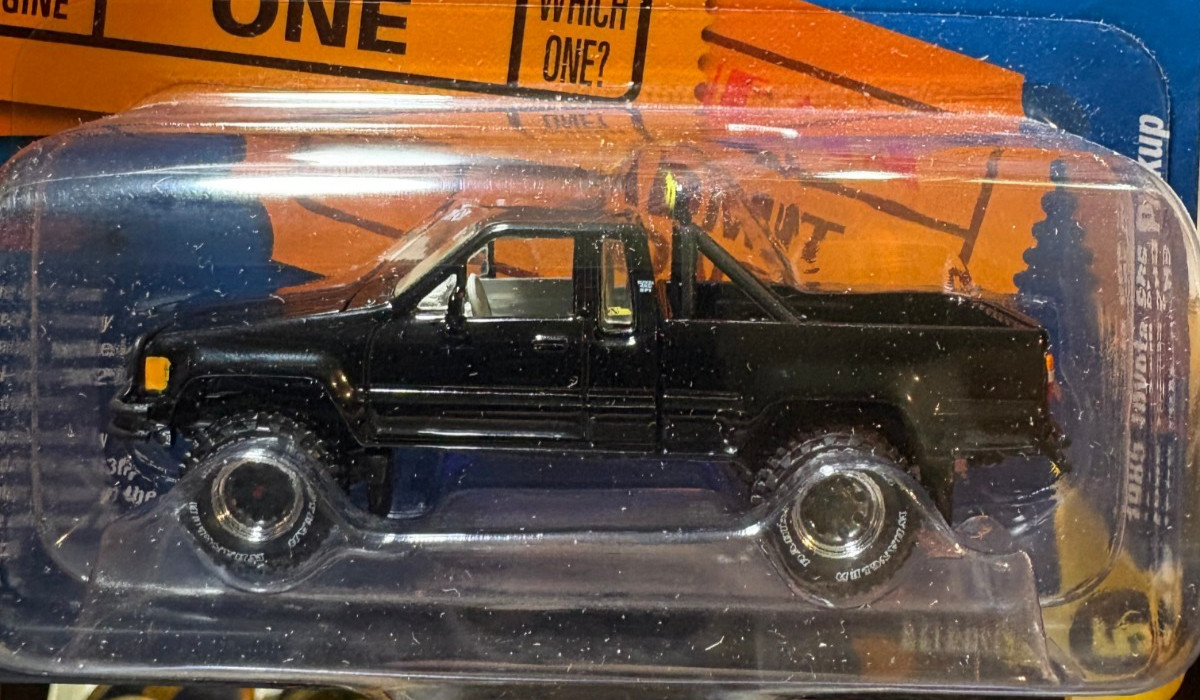 JOHNNY LIGHTNING 1985 TOYOTA SR5 4x4 OFF ROAD PICKUP TRUCK -Gloss Black, MIP