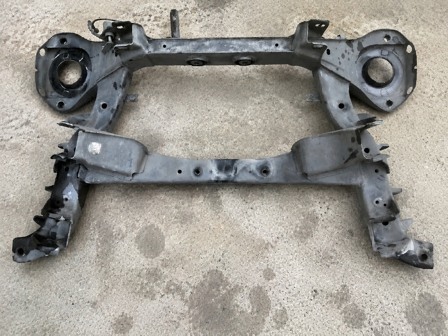 2011-2016 Infiniti QX56 QX80 Rear Crossmember Subframe OEM